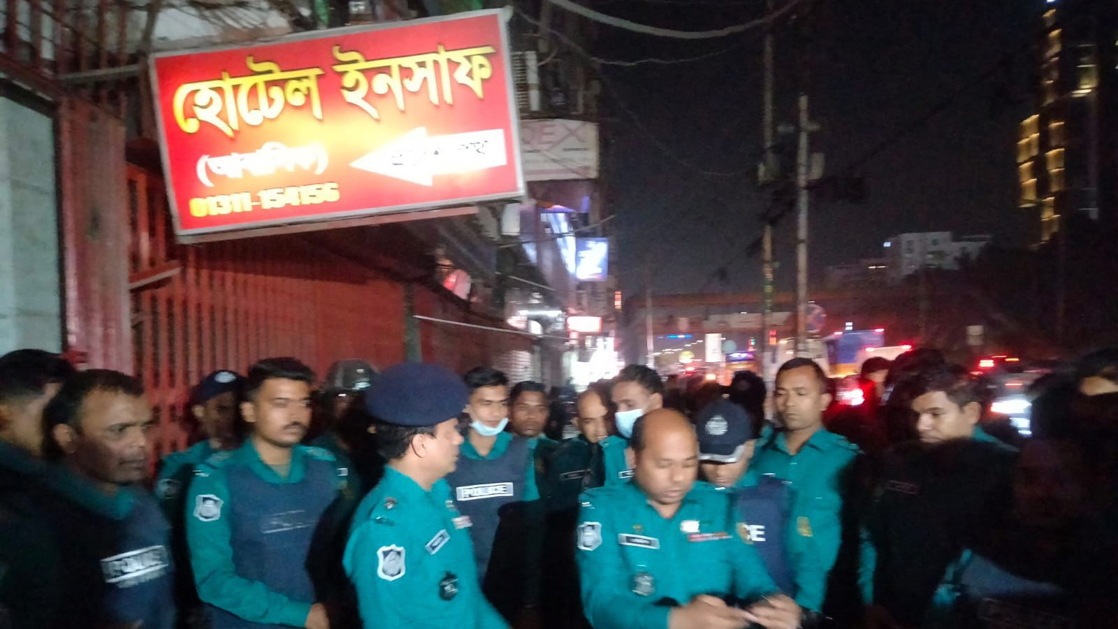 বনানীতে জঙ্গি আস্তানা সন্দেহে আবাসিক হোটেলে পুলিশের অভিযান