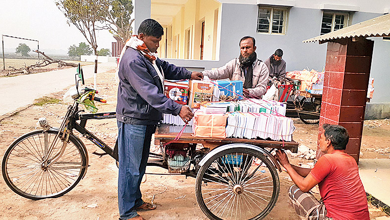 বিদ্যালয়ে পাঠানো হচ্ছে নতুন বই