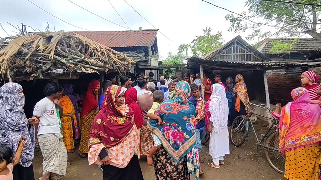 মোটরসাইকেল নিয়ন্ত্রণ হারিয়ে শিবগঞ্জে মোটরসাইকেল দুর্ঘটনায় দুই যুবকের মৃত্যু