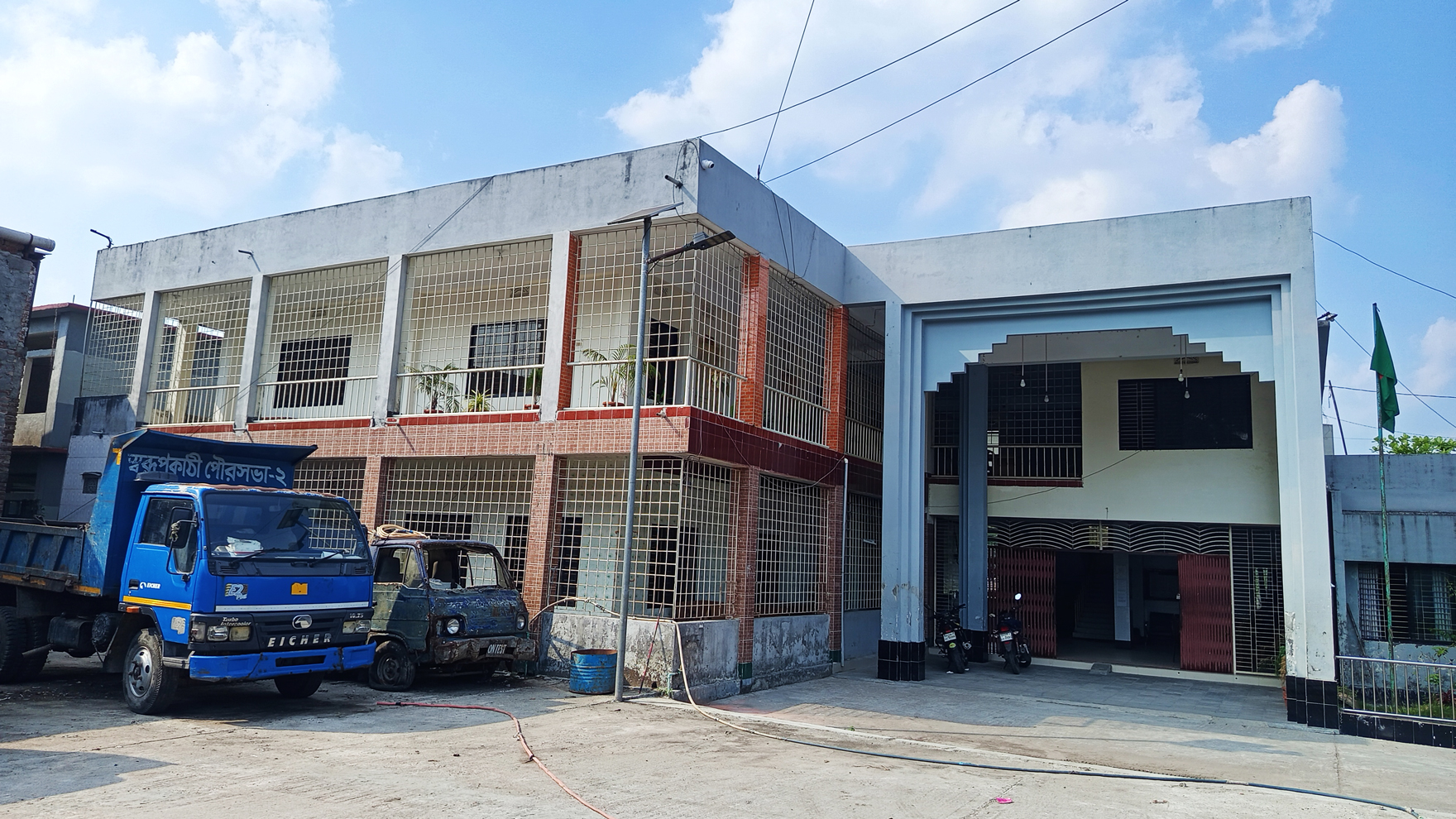 নেছারাবাদে বিএনপি নেতার বিরুদ্ধে পৌর হাটবাজারের ইজারা হাতিয়ে নেওয়ার অভিযোগ