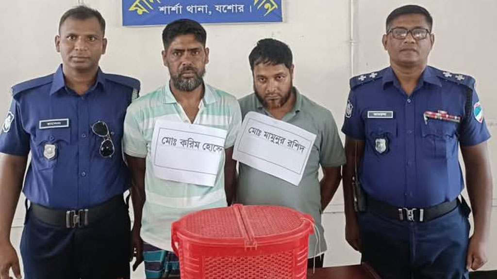 শার্শায় তক্ষকসহ দুই পাচারকারী আটক