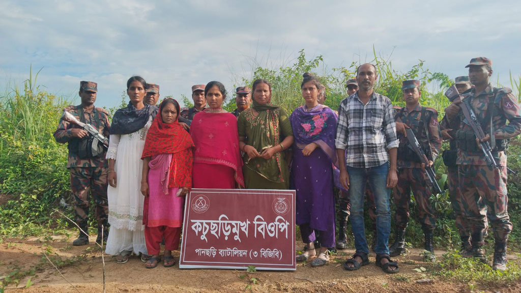 খাগড়াছড়ির দুই সীমান্তে ১৫ জনকে পুশ ইন বিএসএফের