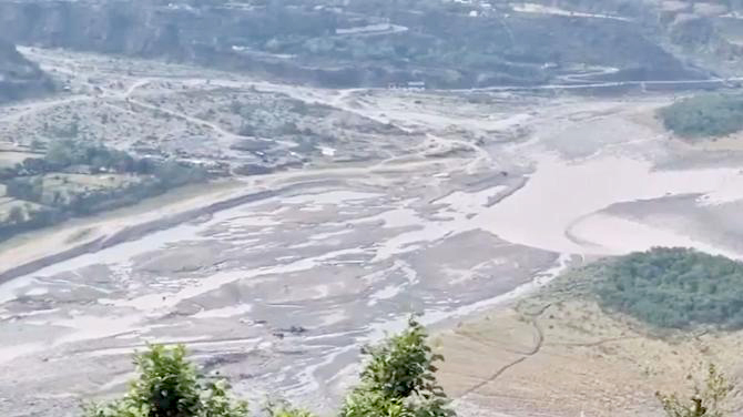 পাকিস্তানের দিকে চেনাব নদীর পানি আটকাল ভারত, এরপর ঝিলম