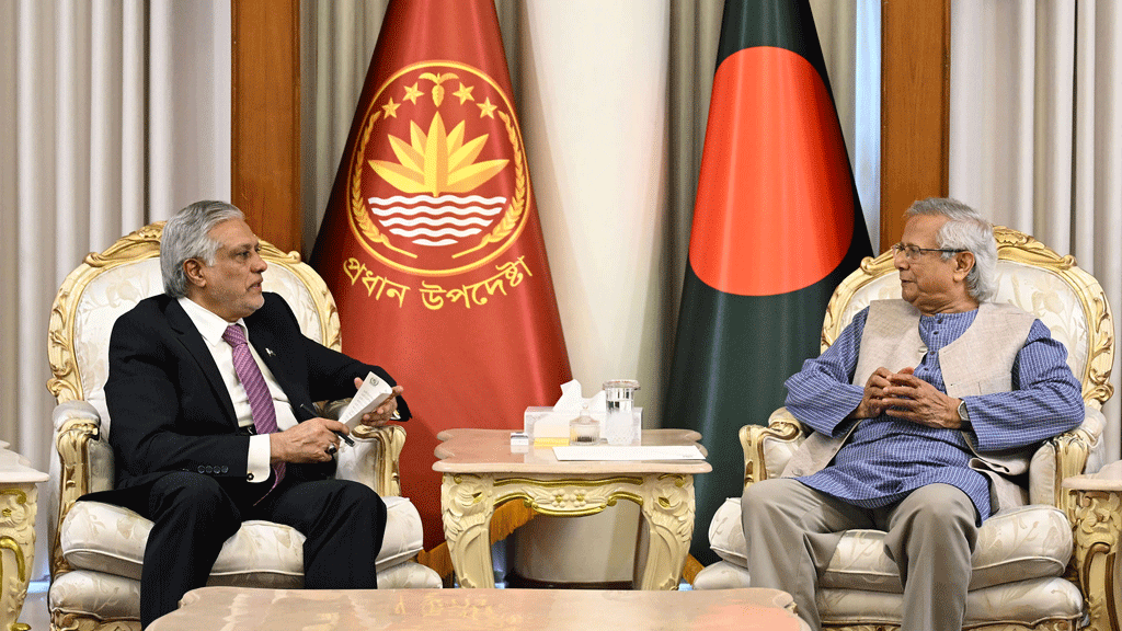 প্রধান উপদেষ্টা ও পাকিস্তান উপপ্রধানমন্ত্রীর বৈঠক: সার্ক পুনরুজ্জীবনের ওপর গুরুত্বারোপ করলেন অধ্যাপক ইউনূস