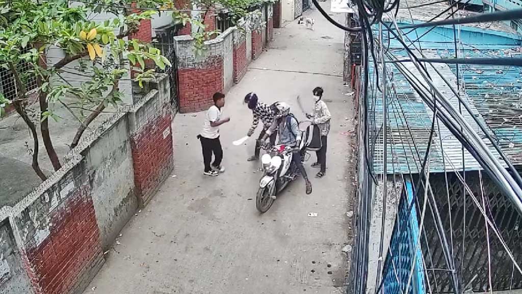 মগবাজারে সেই ছিনতাইয়ের ঘটনায় চারজন ৩ দিনের রিমান্ডে