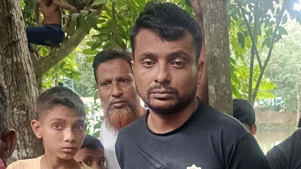 উজিরপুরে বাবাকে কুপিয়ে হত্যা, ছেলে গ্রেপ্তার