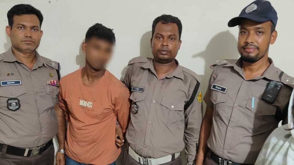 ছিনতাই করা স্বর্ণের দুল গিলে ফেলে যুবক, বমি করিয়ে উদ্ধার