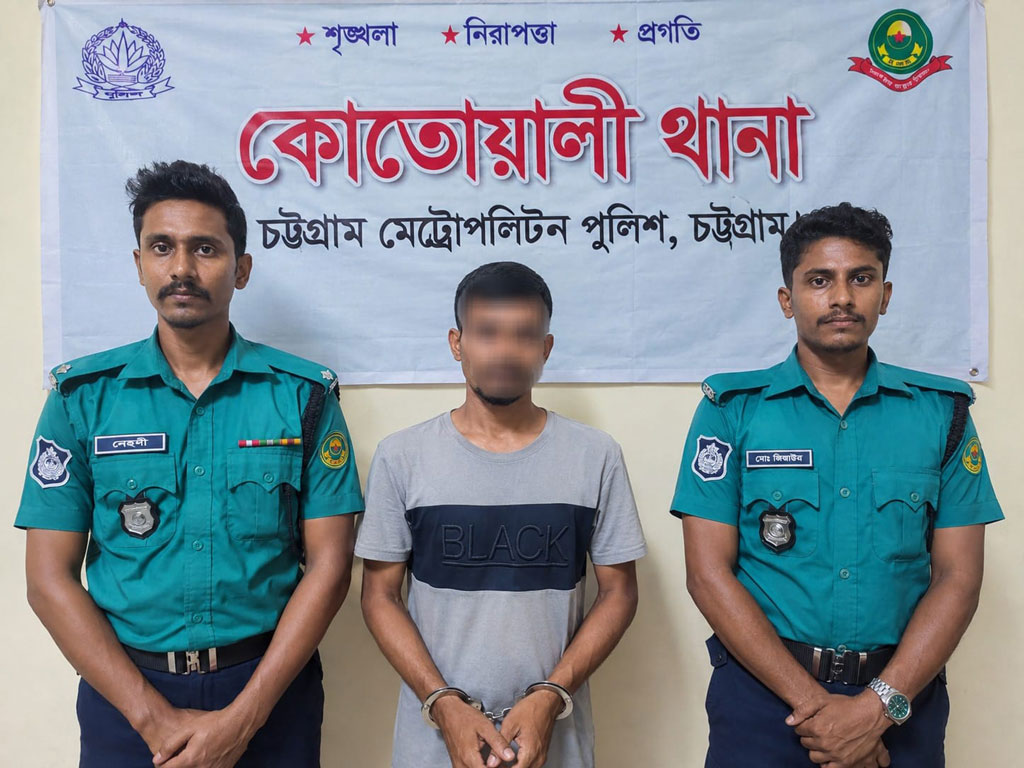 রিকশা থামিয়ে যাত্রীর পকেট কেটে ছিনতাই: মূল হোতাসহ গ্রেপ্তার ২