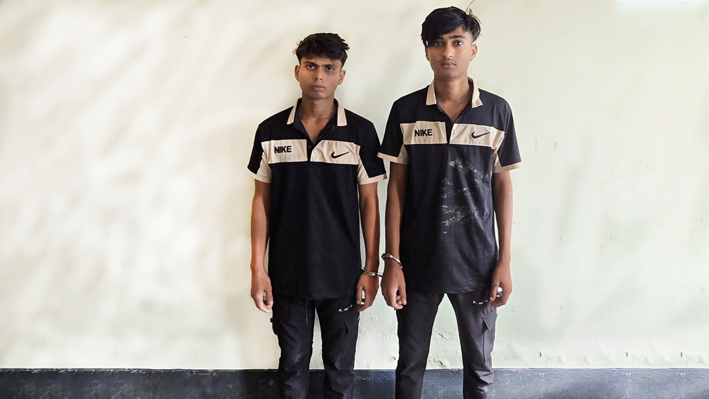 লালপুরে লুণ্ঠিত টাকাসহ দুই ছিনতাইকারী গ্রেপ্তার