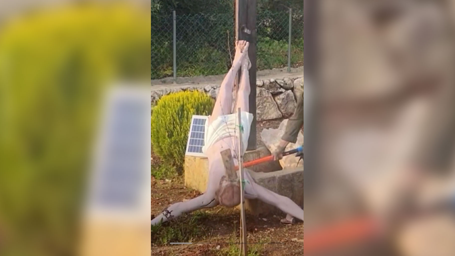 লেবাননে হাতুড়ি দিয়ে যিশুর মূর্তি ভাঙলেন ইসরায়েলি সেনা, নিন্দার ঝড়