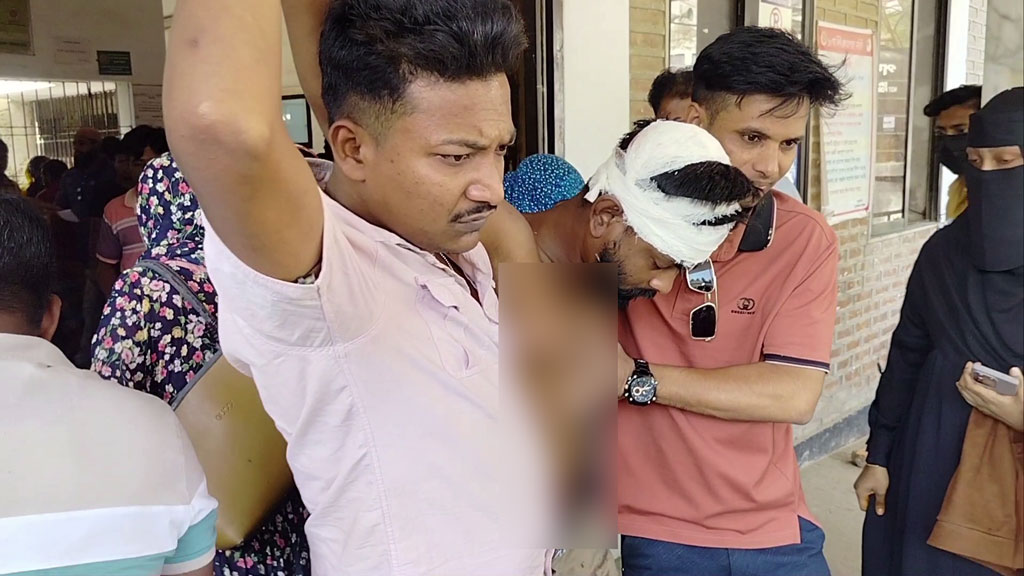 নরসিংদীতে আদালত প্রাঙ্গণে হামলার শিকার ছাত্রদল নেতা