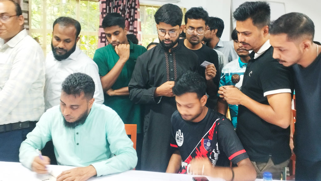 চাকসু নির্বাচন: বিচ্ছিন্নভাবে মনোনয়নপত্র নিয়েছে ছাত্রদল, প্যানেল ঘোষণা কাল