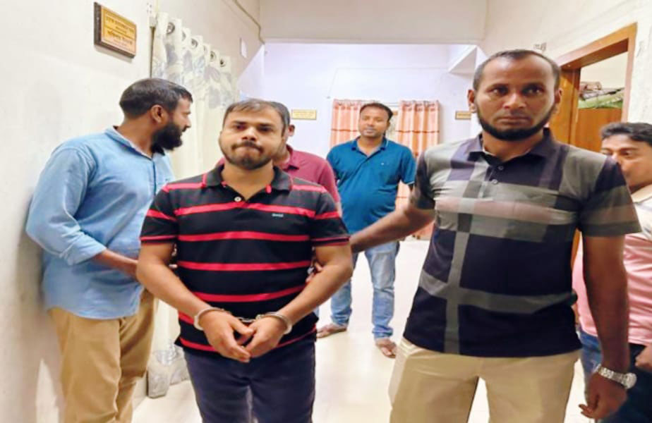 ছাত্রলীগ নেতাকে গ্রেপ্তার করতে গিয়ে হামলার শিকার পুলিশ, আহত ২