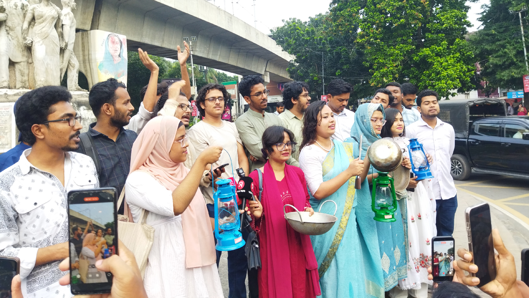 গ্যাস-বিদ্যুৎ সংকট ও দ্রব্যমূল্যের প্রতিবাদে ছাত্রশক্তির অভিনব প্রতিবাদ