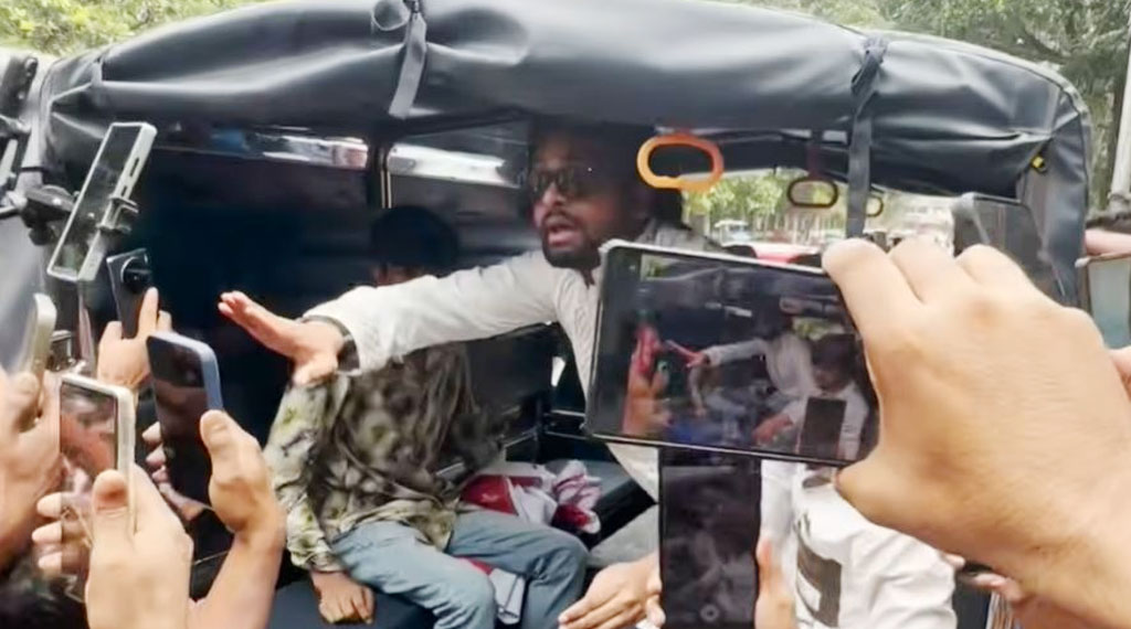 রবীন্দ্রনাথের গ্রাফিতিতে চুনকালি, রাষ্ট্র সংলাপের আয়াসসহ ৪ জন ডিবি হেফাজতে