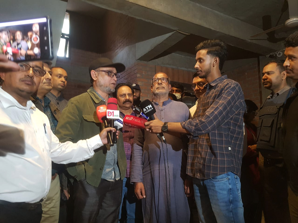 সিসি ক্যামেরা ফুটেজ দেখে জড়িতদের আইনের আওতায় আনা হচ্ছে: ছায়ানট পরিদর্শন শেষে ফারুকী