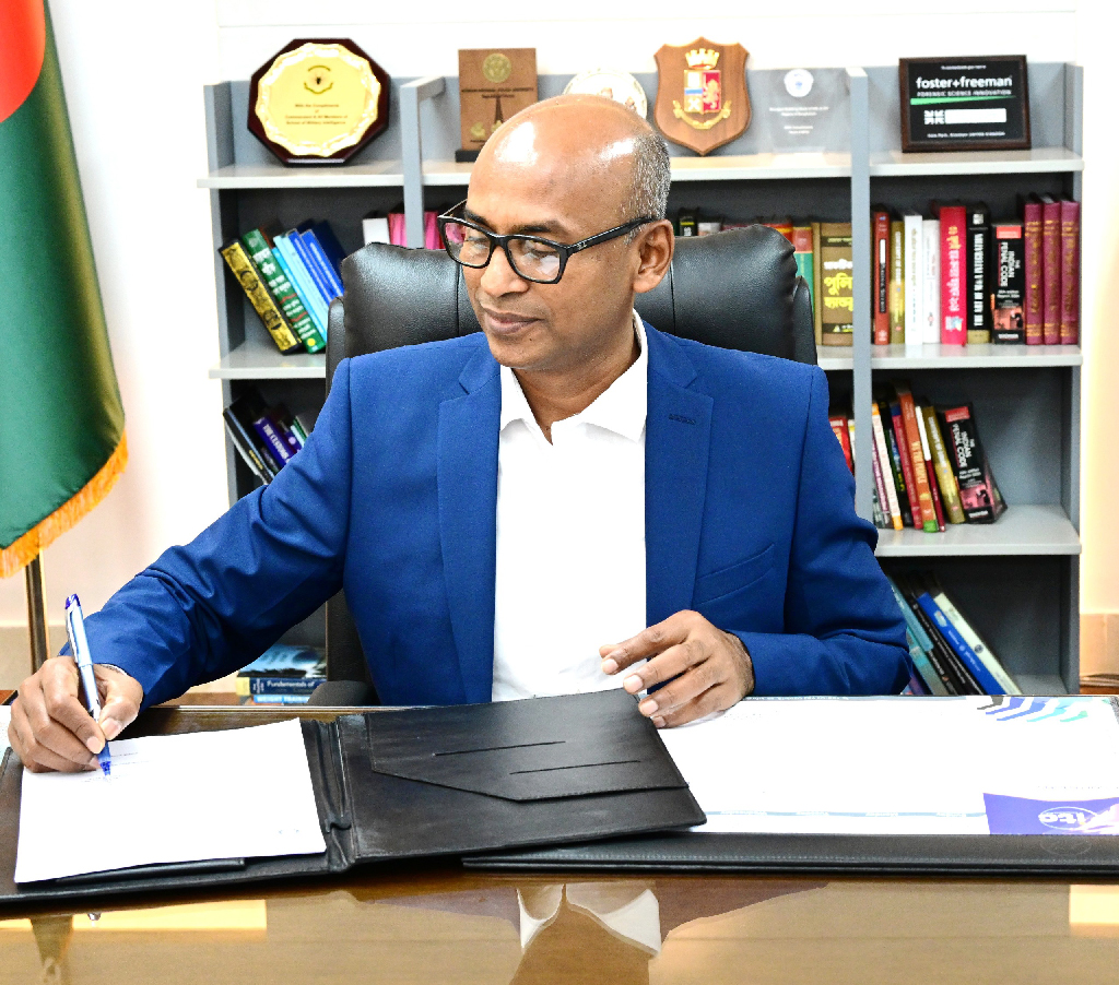 সিআইডির প্রধান হিসেবে দায়িত্ব নিলেন মোশাররফ হোছাইন