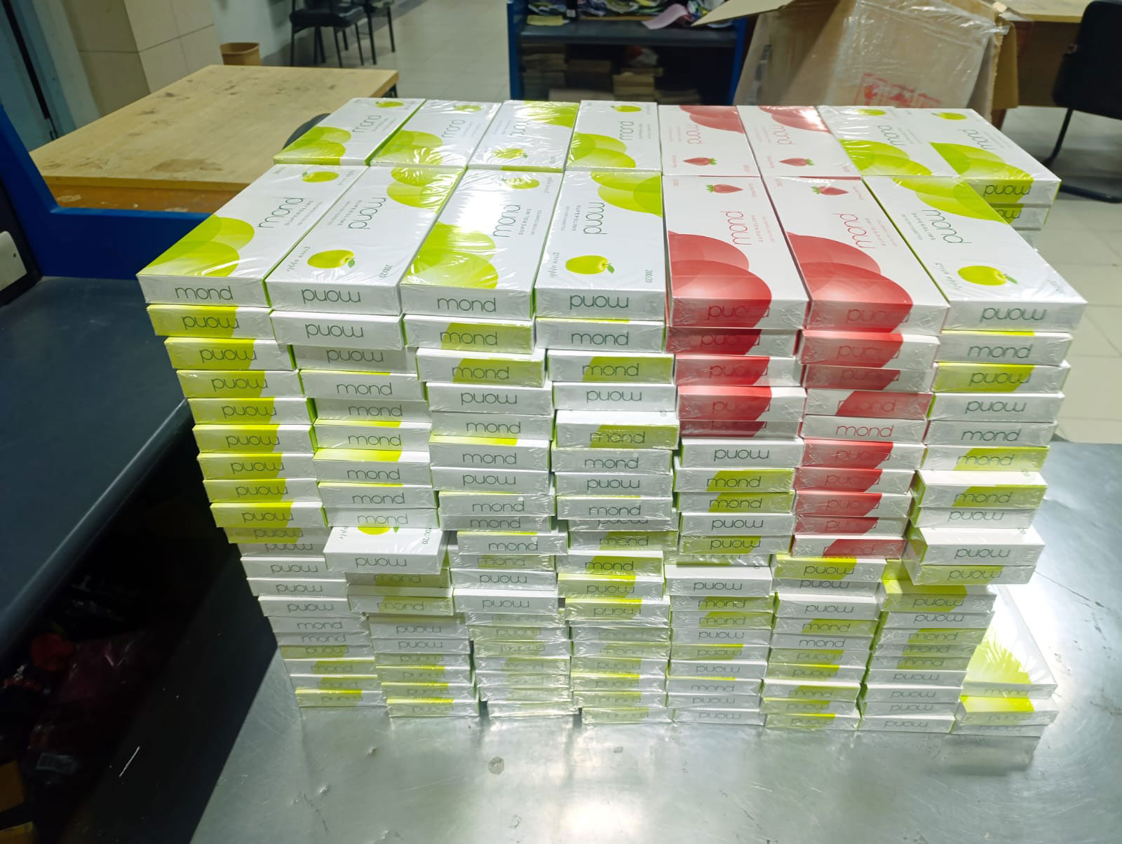 বিমানবন্দরে সাড়ে ১২ লাখ টাকার সিগারেট জব্দ