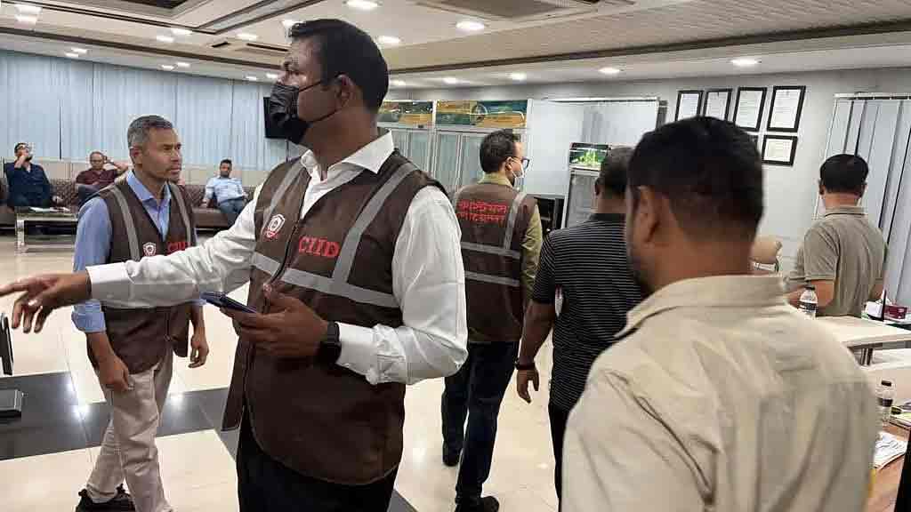 গুলশানে সালমান মুক্তাদিরের শ্বশুরের ‘মদের গুদাম’ সিলগালা