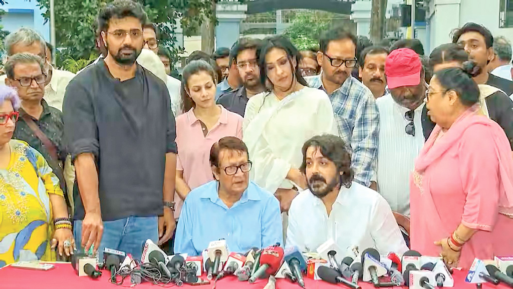 কর্মবিরতির সিদ্ধান্ত প্রত্যাহার, প্রযোজনা প্রতিষ্ঠানকে বয়কট