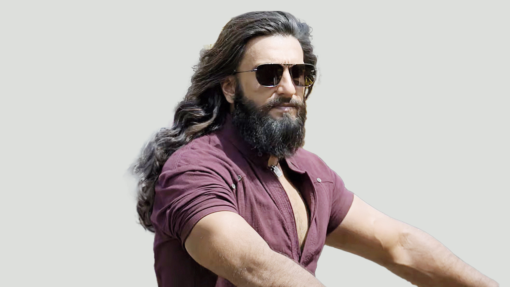 নতুন সিনেমা নিয়ে আইনি জটিলতায় রণবীর