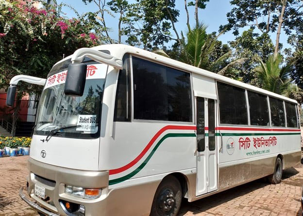বিশ্ববিদ্যালয়ের স্টাফ-শিক্ষার্থীদের মারধরের অভিযোগ, স্থানীয়দের গ্রেপ্তারে ১২ ঘণ্টার আলটিমেটাম