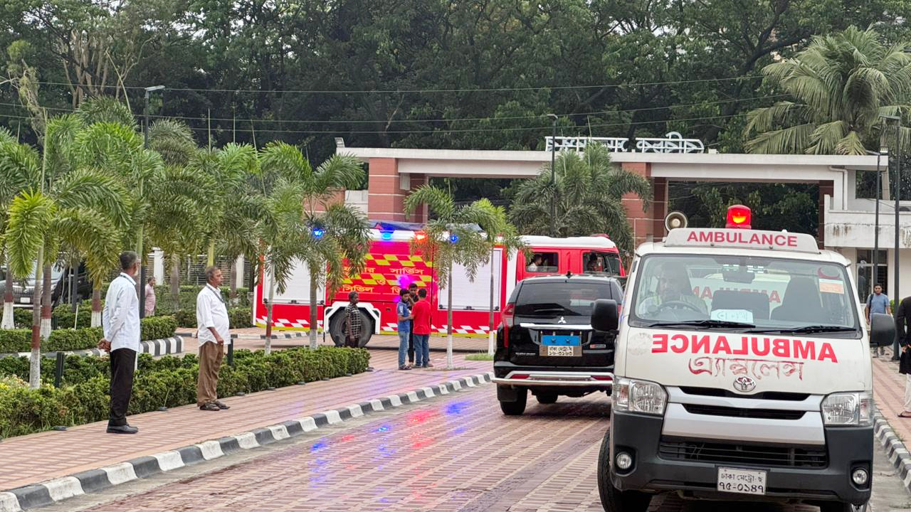 সিভিল এভিয়েশন সদর দপ্তরের দোতলায় আগুন, দ্রুত নিয়ন্ত্রণে