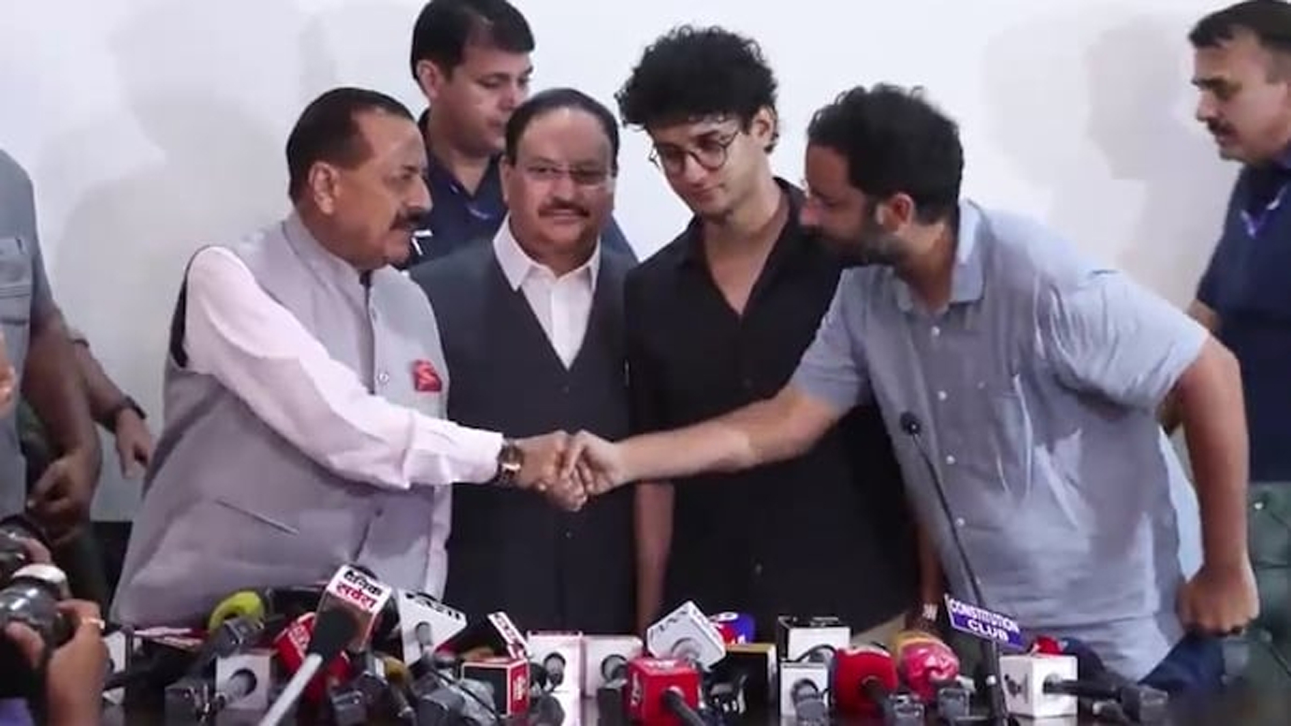 আন্দোলন প্রত্যাহার ককরোচদের, সব দাবি মেনে নেওয়ার আশ্বাস সরকারের