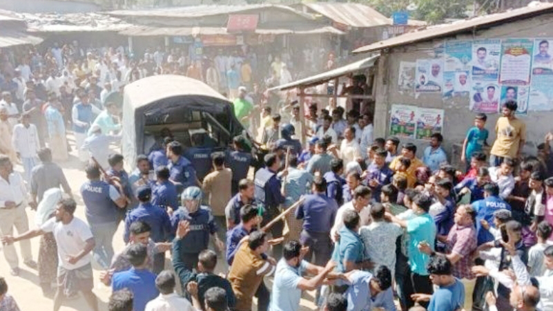 চকরিয়ায় ভাতিজার লাথিতে চাচার মৃত্যুর অভিযোগ, পুলিশ থেকে ছিনিয়ে নিয়ে ভাতিজাকে মারধর