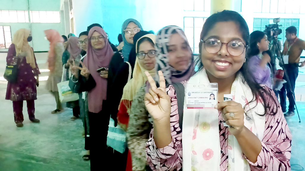 চাকসু নির্বাচন: ভোট শেষে কোন প্যানেল কী বলছে
