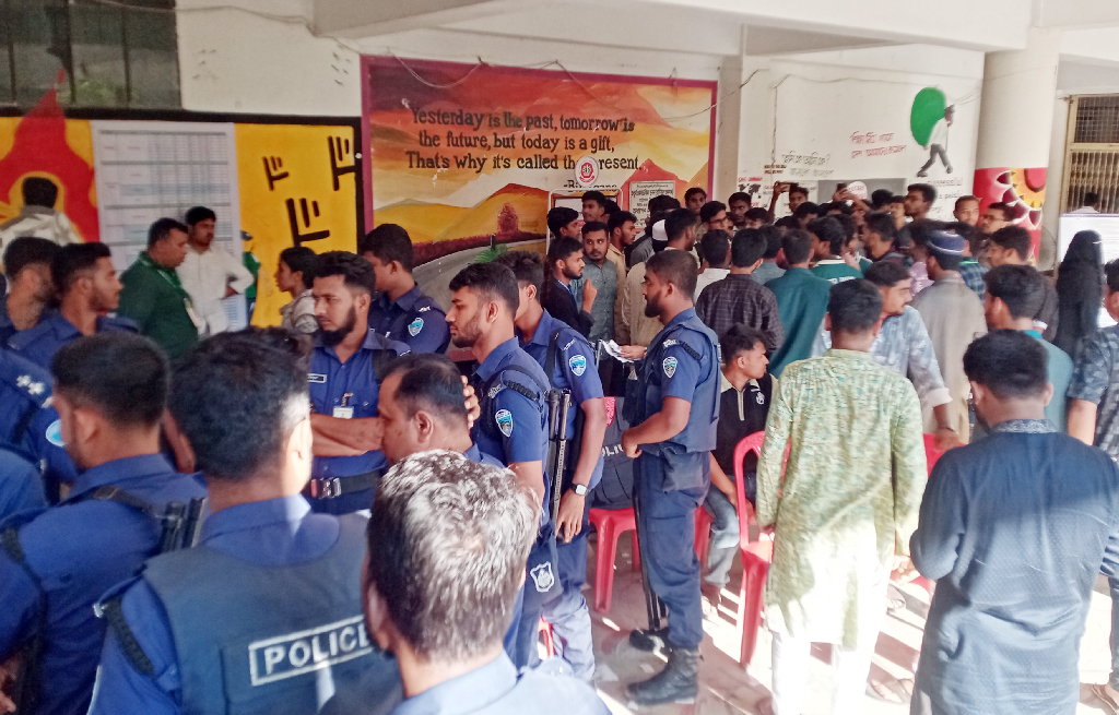 চাকসু নির্বাচন: ভোট গণনা চলছে, দুই অনুষদে শিবির-ছাত্রদল উত্তেজনা
