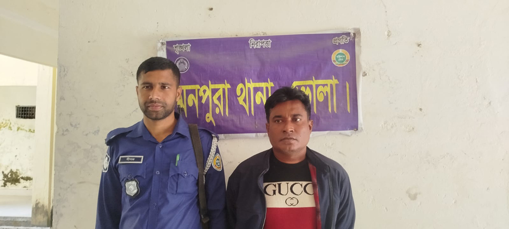 ভোলায় ভুয়া চিকিৎসক গ্রেপ্তার, চিকিৎসার নামে রোগীদের অর্থ হাতিয়ে নেওয়ার অভিযোগ