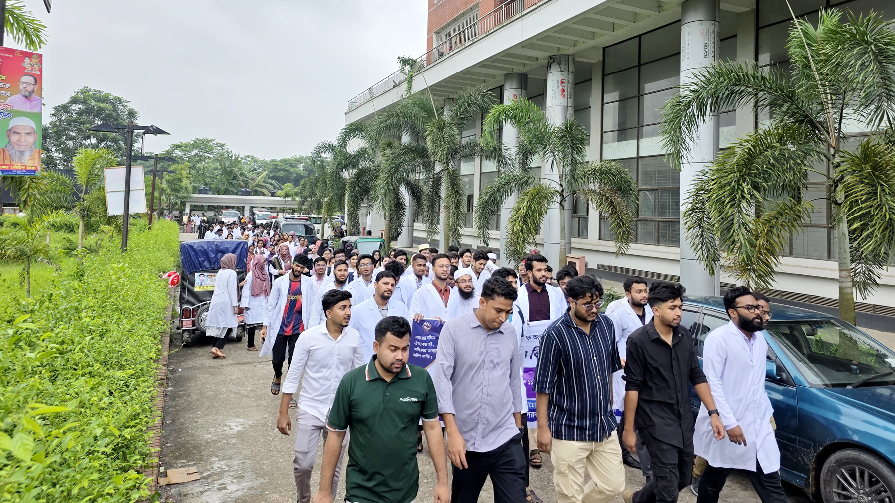 কিশোরগঞ্জে ইন্টার্ন চিকিৎসকদের আন্দোলন, ৬৪৭ রোগী নিয়ে চরম বিপাকে সৈয়দ নজরুল হাসপাতাল