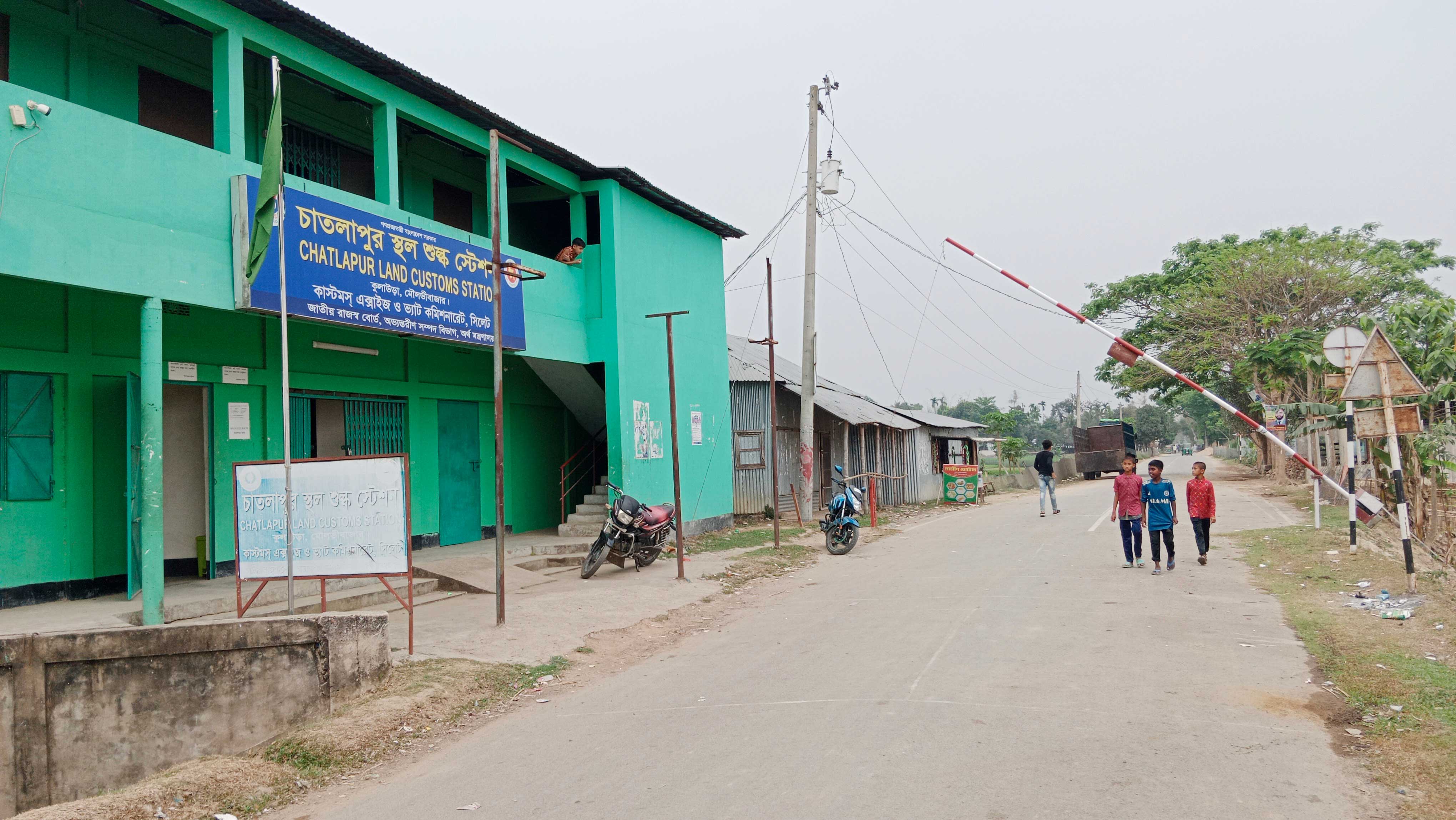 চাতলাপুর শুল্ক স্টেশন দিয়ে পোশাক, প্লাস্টিক ও জুস রপ্তানি বন্ধ
