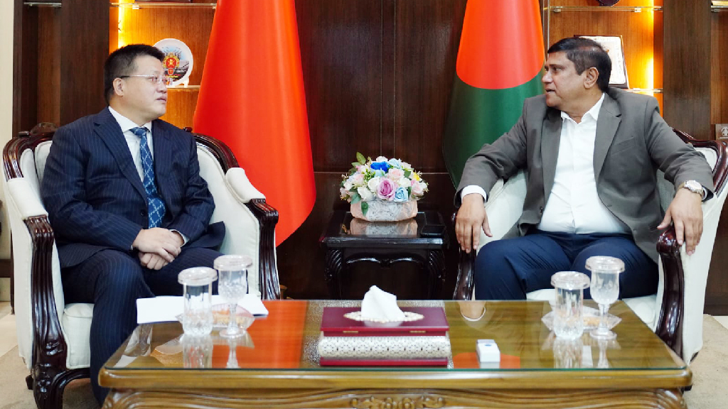 প্রধানমন্ত্রীর প্রতিরক্ষা উপদেষ্টার সঙ্গে চীনের রাষ্ট্রদূতের সৌজন্য সাক্ষাৎ