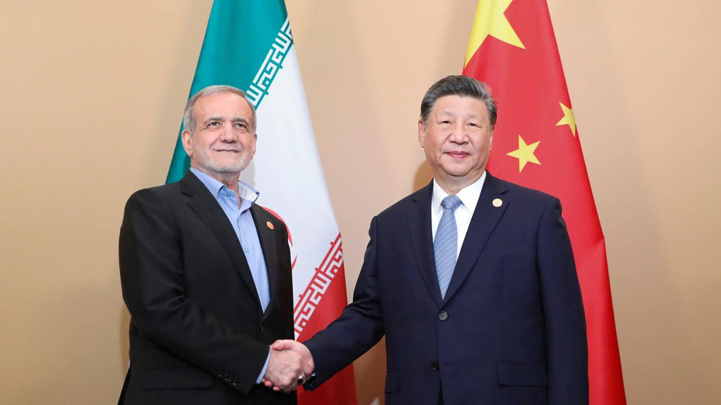 যুক্তরাষ্ট্রকে ইরানের চোরাবালিতে আটকে রাখতে চায় চীন