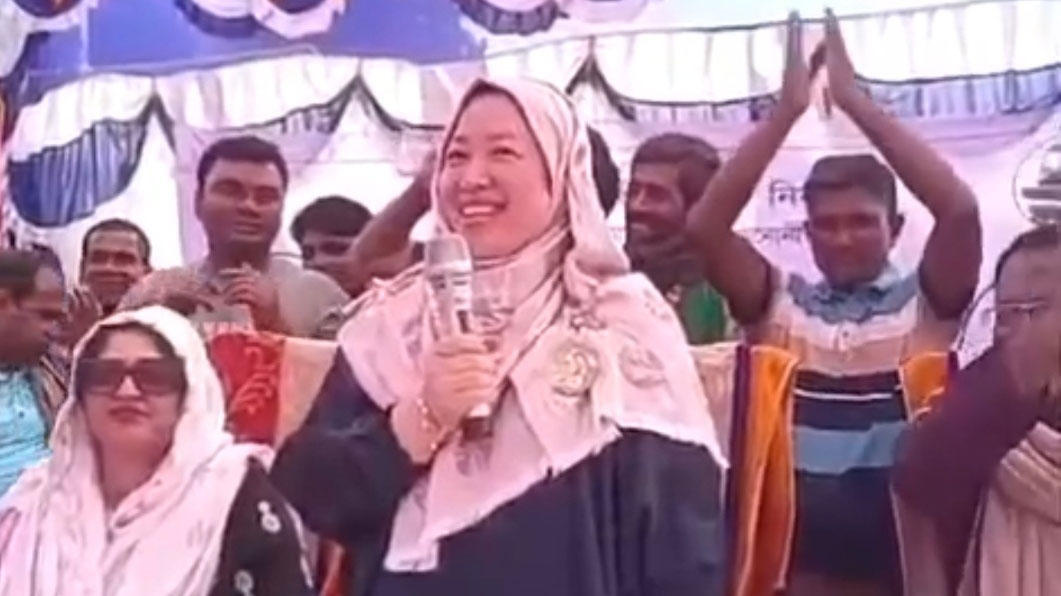 কুষ্টিয়ায় বিএনপি প্রার্থী স্বামীর জন্য ভোট চাইলেন চীনা স্ত্রী