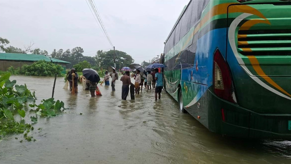 চন্দনাইশে টানা বর্ষণ ও শঙ্খ নদীর পানি বৃদ্ধিতে লক্ষাধিক মানুষ পানিবন্দী