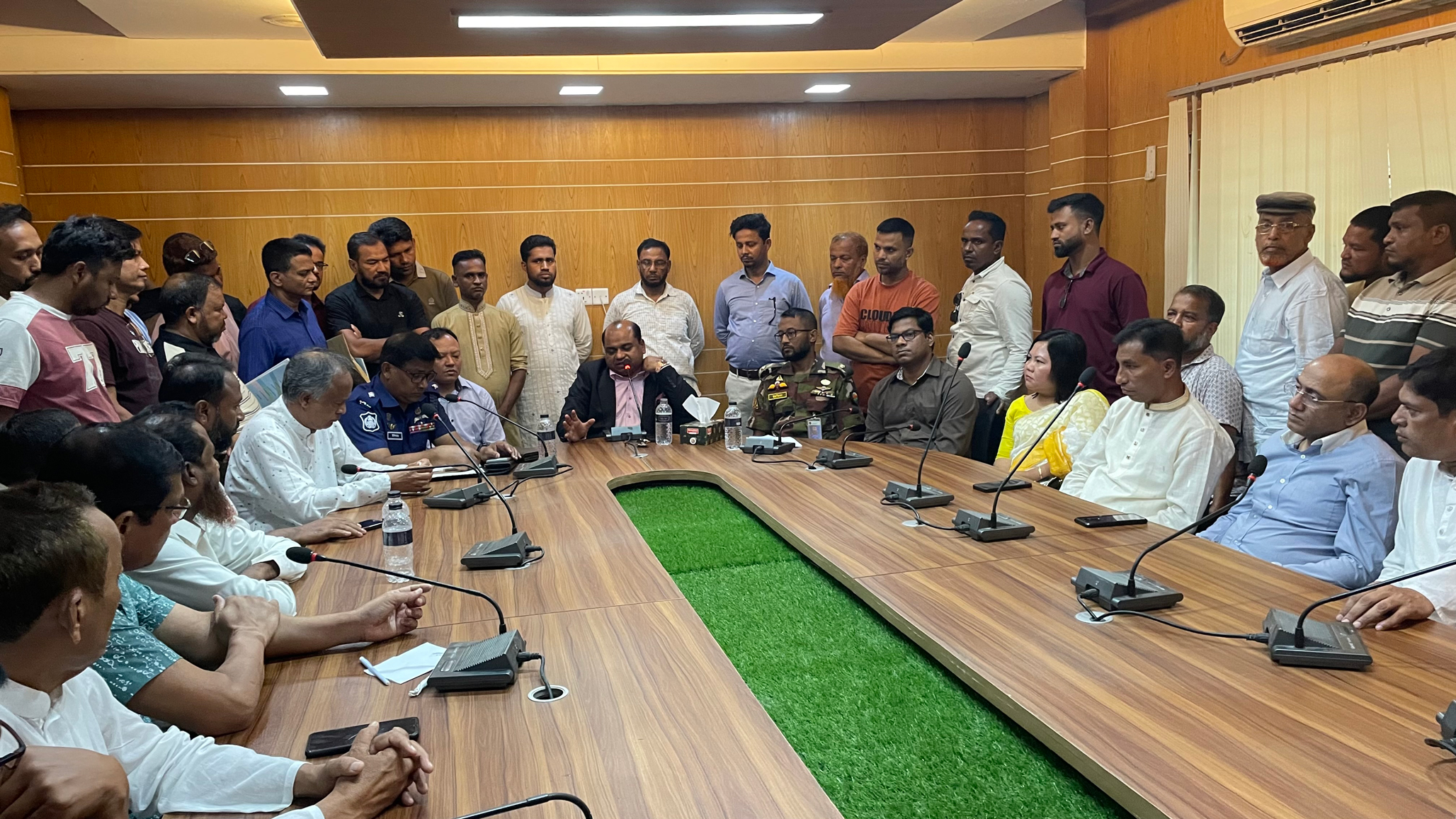 চন্দনাইশে ইটভাটামালিকদের মাটি কাটা বন্ধ রাখতে আহ্বান এমপির