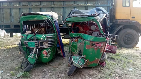 দুই সিএনজির মুখোমুখি সংঘর্ষে চালক নিহত, শিশুসহ আহত ৬