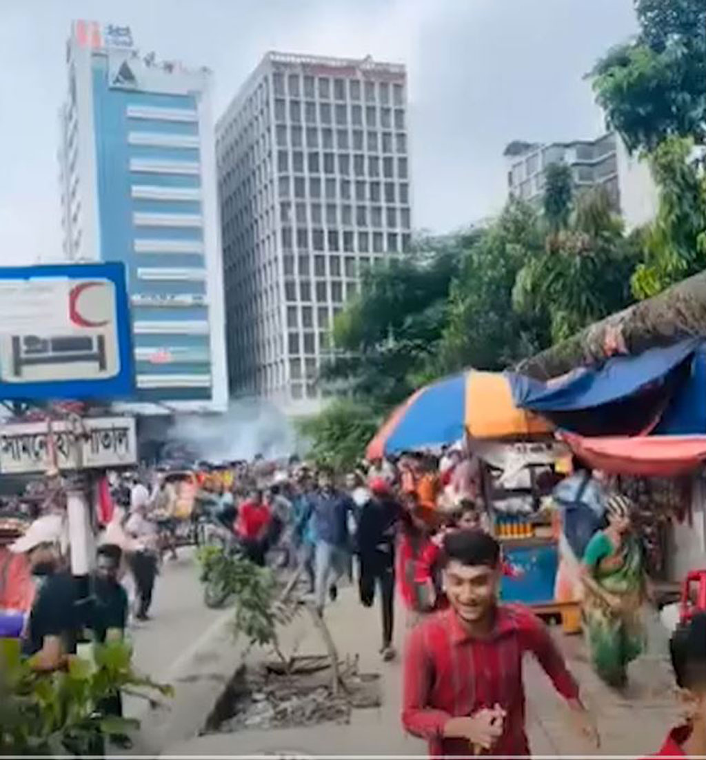 শ্যামলীতে আওয়ামী লীগের ঝটিকা মিছিল থেকে ককটেল বিস্ফোরণ, গ্রেপ্তার ৫