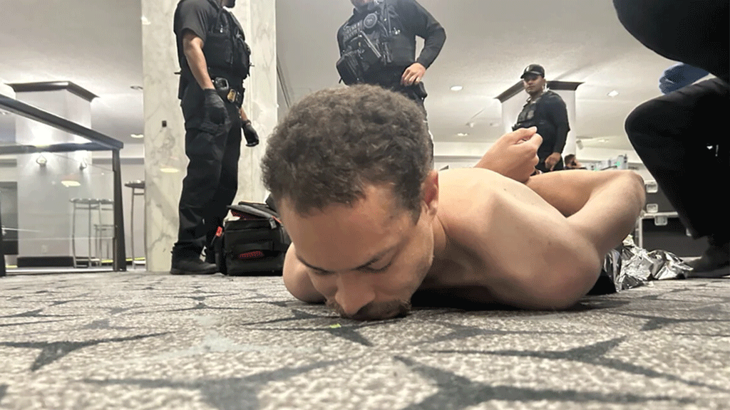 ট্রাম্পের অনুষ্ঠানে গুলি: আটক যুবক সম্পর্কে যা জানা গেল