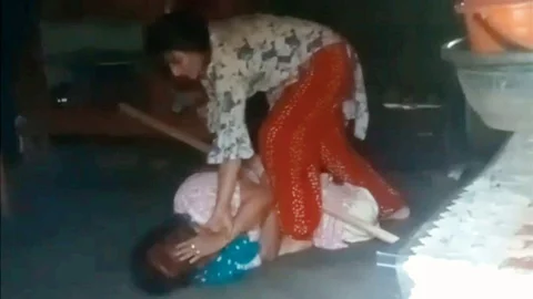 শাশুড়িকে মারধরের ভিডিও ফেসবুকে, আটক পুত্রবধূ