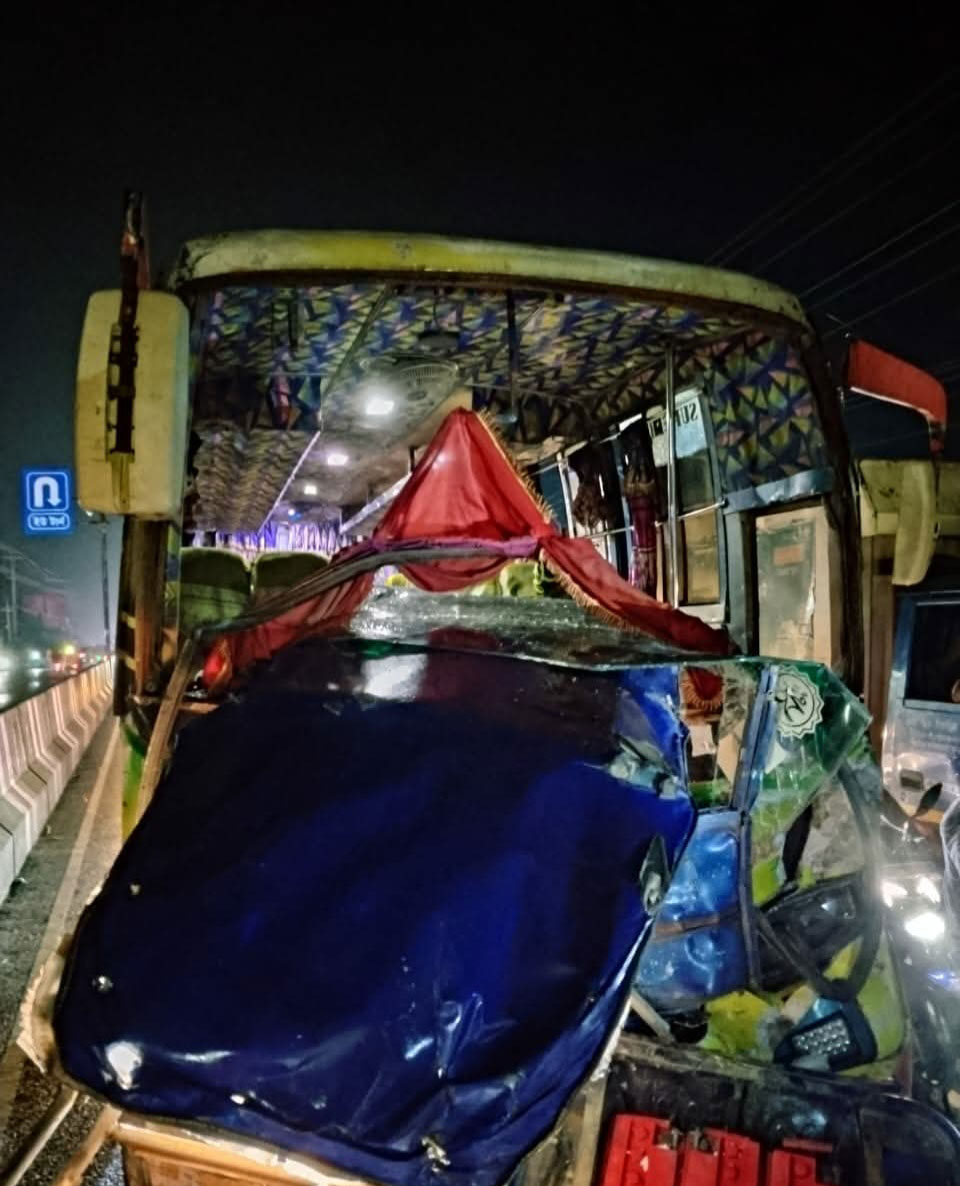 কুমিল্লায় বাস-অটোরিকশা মুখোমুখি সংঘর্ষ, নিহত ৩