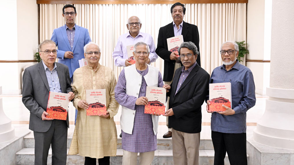 ঐকমত্য কমিশনের প্রতিবেদনকে জনগণের জন্য সহজবোধ্য করতে বললেন প্রধান উপদেষ্টা