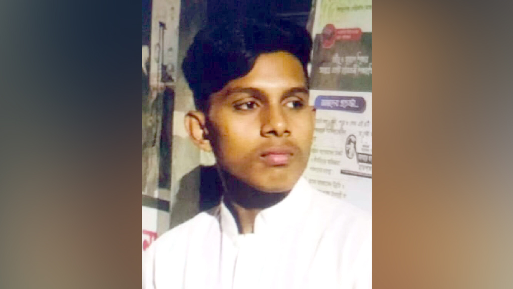 কক্সবাজার সৈকতে গোসলে নেমে পর্যটক নিখোঁজ, ৯ ঘণ্টাও মেলেনি সন্ধান