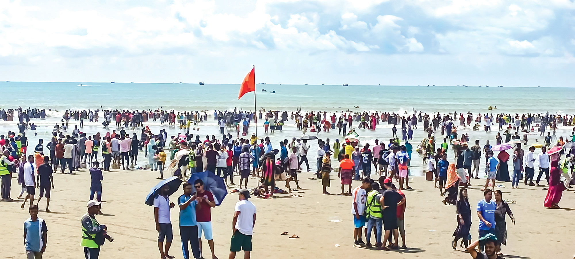 অসচেতনতায় গুপ্তখালে আটকে মৃত্যুর ঝুঁকি