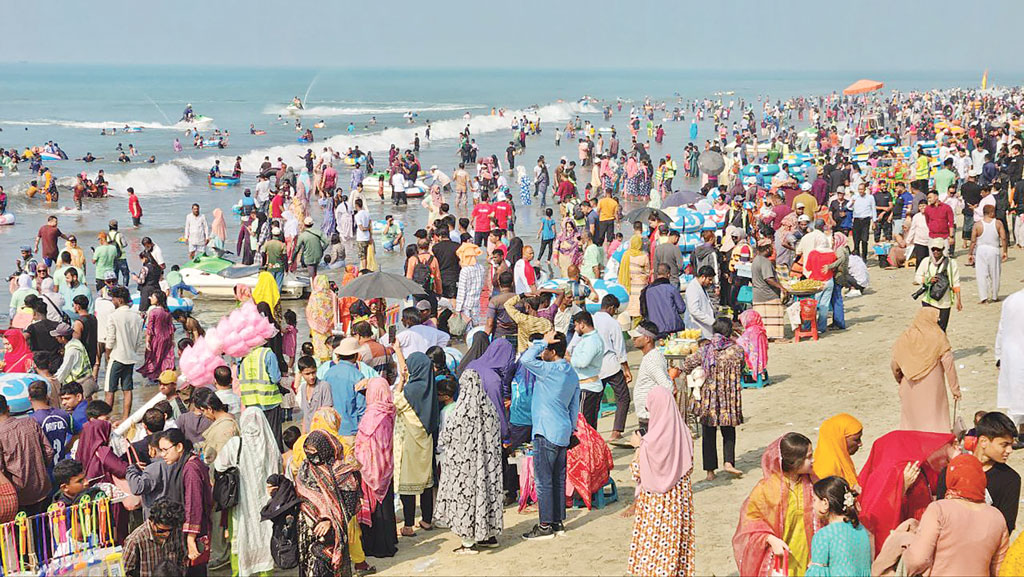 পর্যটকের বাড়তি চাপে ঠাঁই নেই হোটেল-মোটেলে