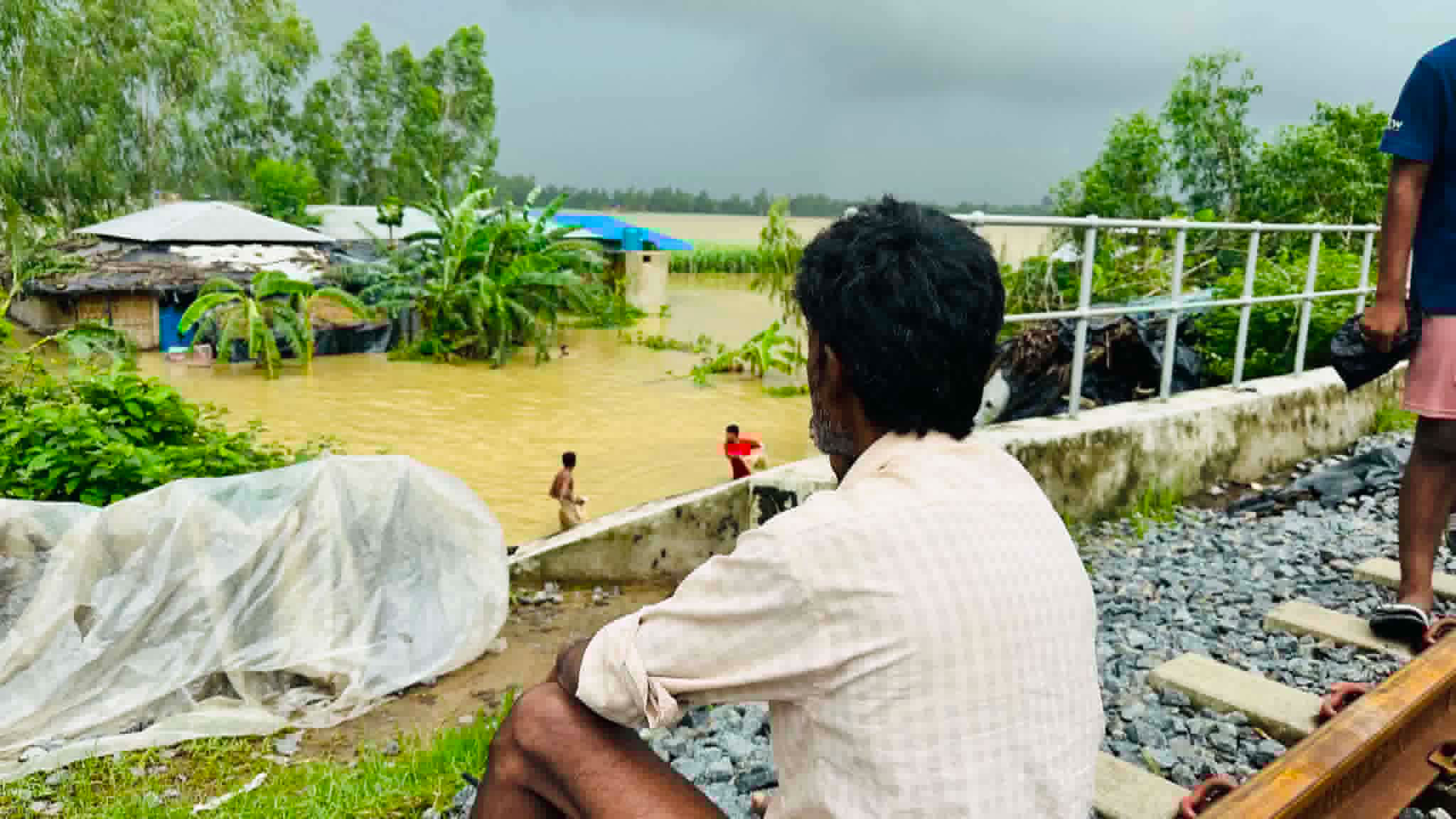 কক্সবাজারে বন্যা পরিস্থিতির উন্নতি, ভেসে উঠছে ক্ষয়ক্ষতির চিত্র