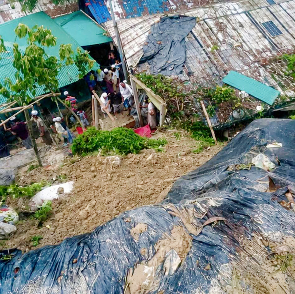 রোহিঙ্গা ক্যাম্পে ফের পাহাড়ধস, তরুণীর মৃত্যু